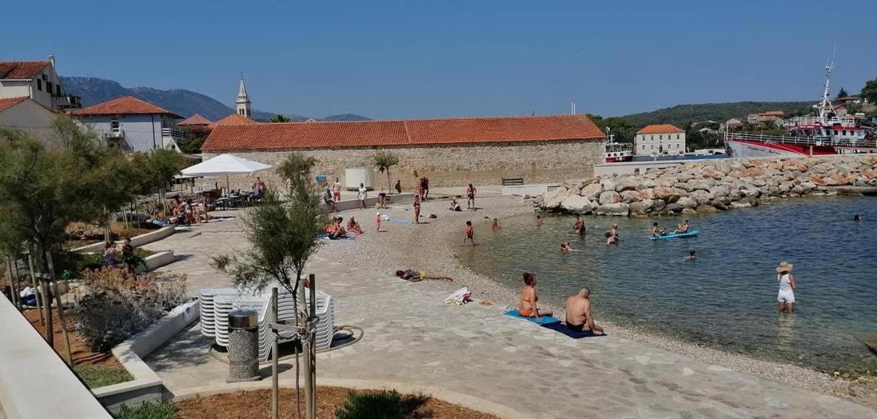 Ilda Radonić * Jelsa (Hvar)