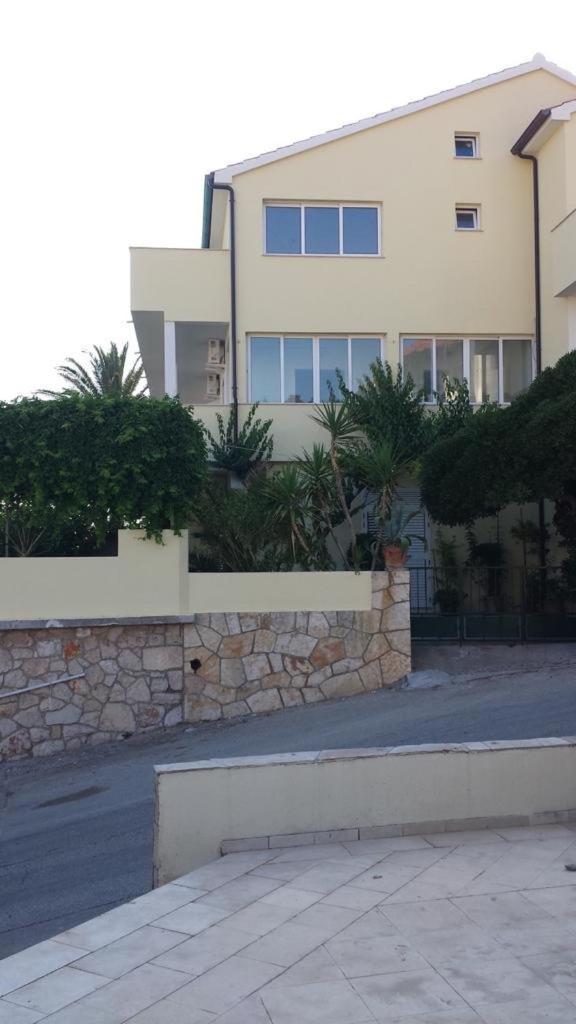 Ilda Radonić * Jelsa (Hvar)
